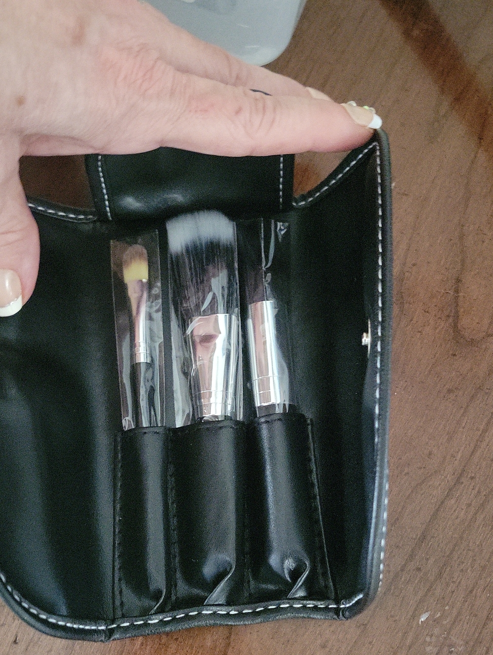 Face essential to go three-piece brush set
